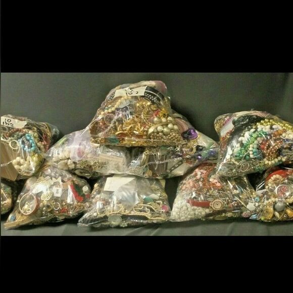 3 LBs UNSEARCHED VTG 2 MOD JEWELRY LOT~ WEARABLE - Picture 3 of 10